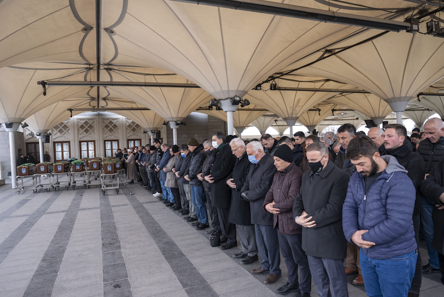 Ankaralı şarkıcı Elvan Yılmaz son yolculuğuna uğurlandı 7