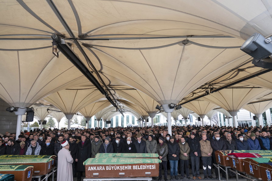 Ankaralı şarkıcı Elvan Yılmaz son yolculuğuna uğurlandı 5