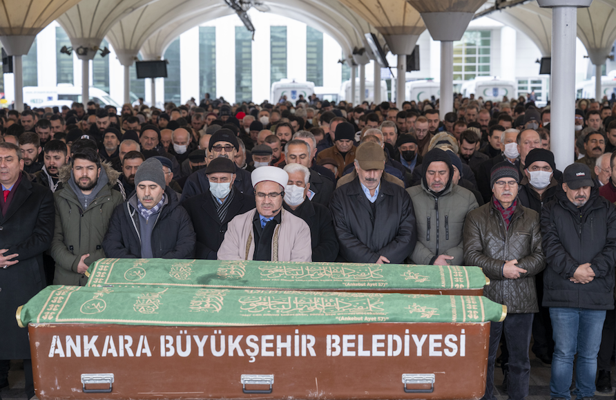 Ankaralı şarkıcı Elvan Yılmaz son yolculuğuna uğurlandı 3