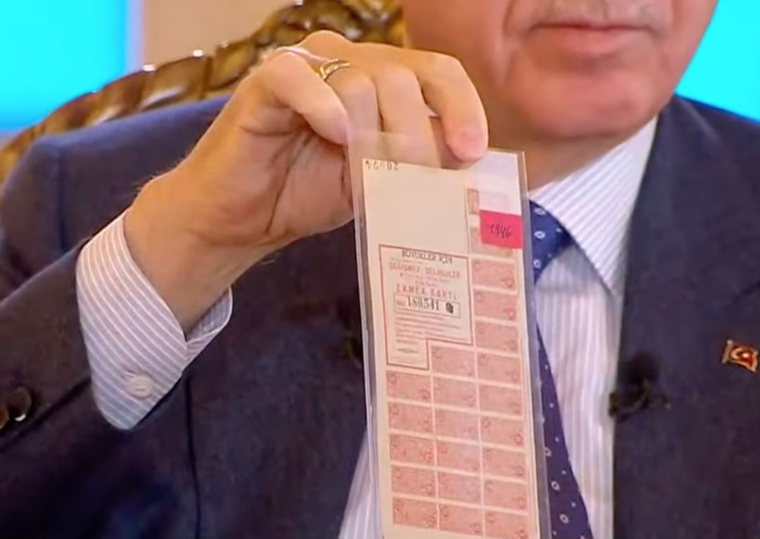 Erdoğan, ‘Bu CHP’nin karnesidir’ diyerek gösterdi 2