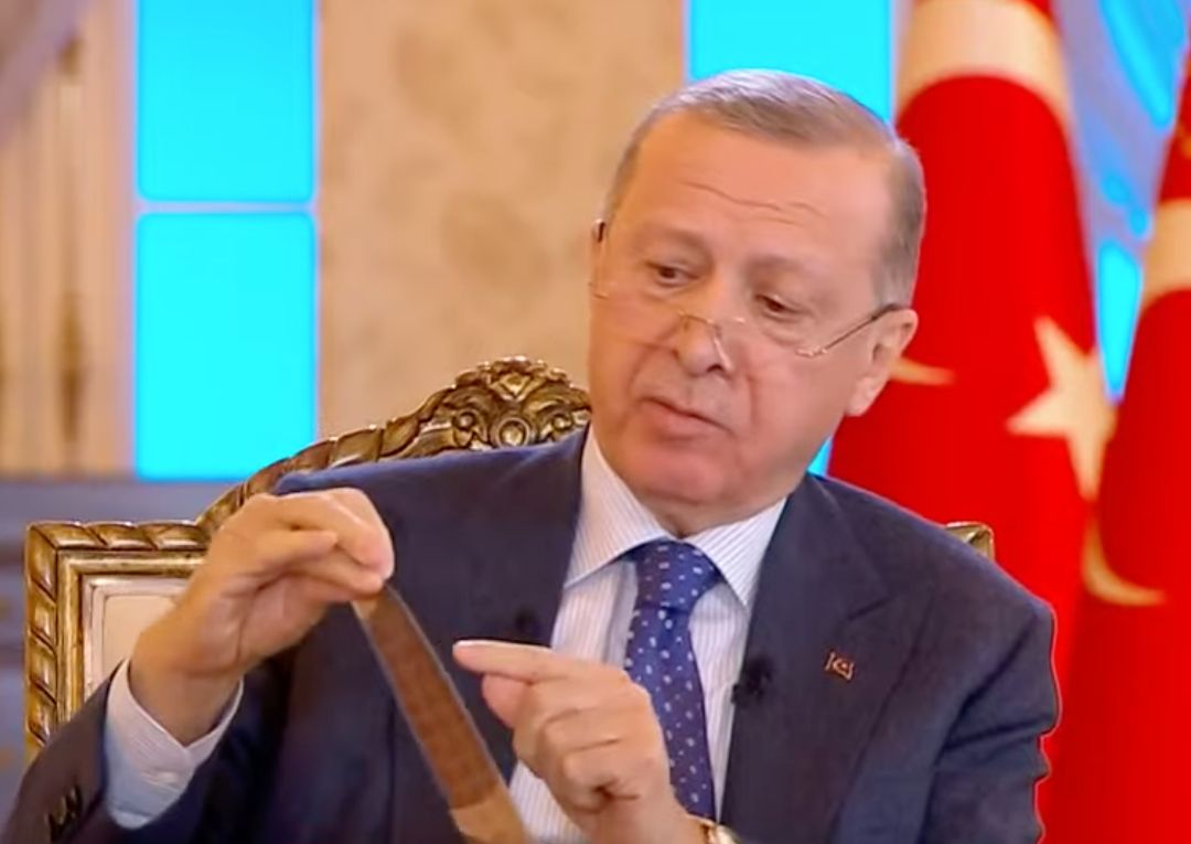 Erdoğan, ‘Bu CHP’nin karnesidir’ diyerek gösterdi 3