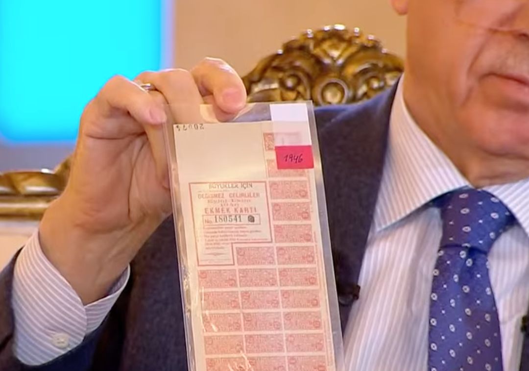 Erdoğan, ‘Bu CHP’nin karnesidir’ diyerek gösterdi 4