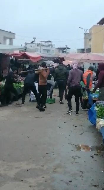 Tartışma sopalı kavgaya dönüştü! Suriyeliler pazar yerini savaş alanına çevirdi 3