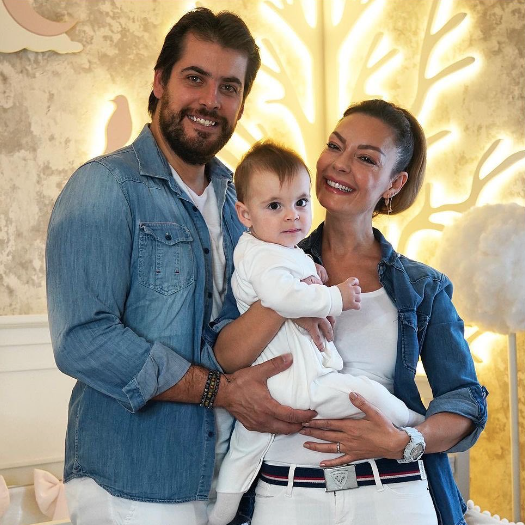 Özge Özder'in müzisyen eşi Sinan Güleryüz apar topar ameliyata alındı 5