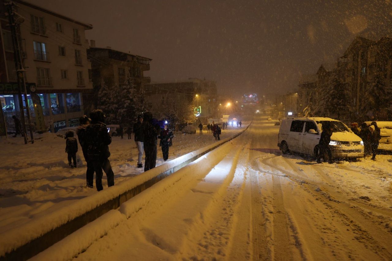 Ankara’da kar etkisini artırdı! Yeni uyarı yapıldı 2