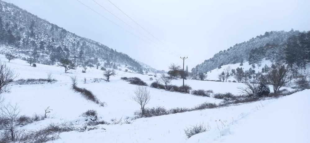 Osmaniye beyaza büründü! Kuraklık sonrası gelen kar vatandaşı mutlu etti 1