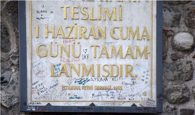 'Tarihimize saygısızlık'! Galata kulesi isim tabelasına döndü 2