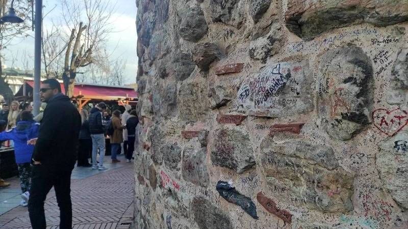 'Tarihimize saygısızlık'! Galata kulesi isim tabelasına döndü 3