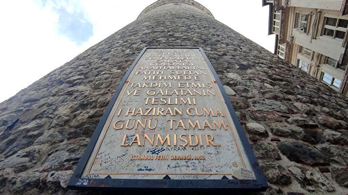 'Tarihimize saygısızlık'! Galata kulesi isim tabelasına döndü 1
