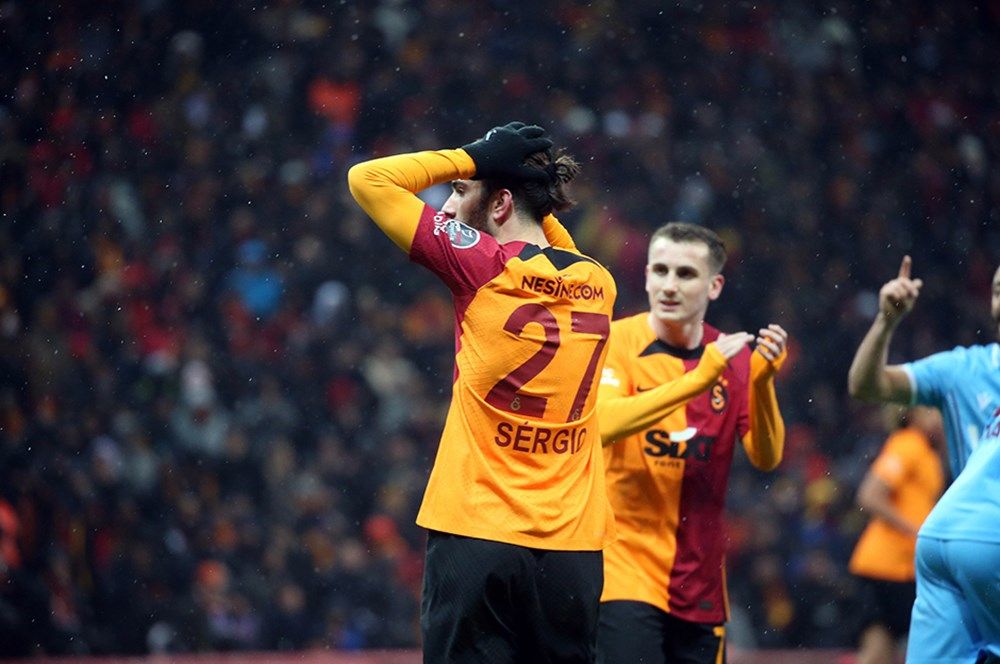Efsaneleri geride bıraktı! Okan Buruk'tan rekor üstüne rekor... 10