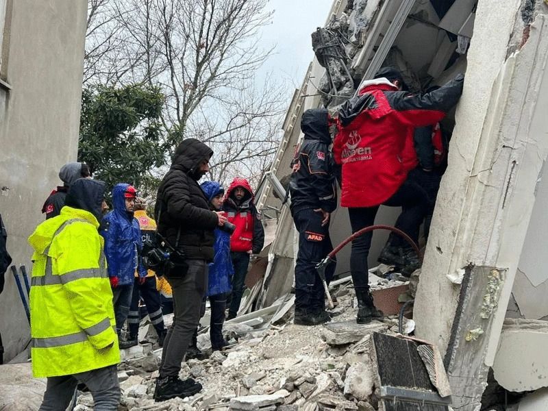 Göçük altında kalmışlardı! Saatler sonra gelen mucize kurtuluş... 3