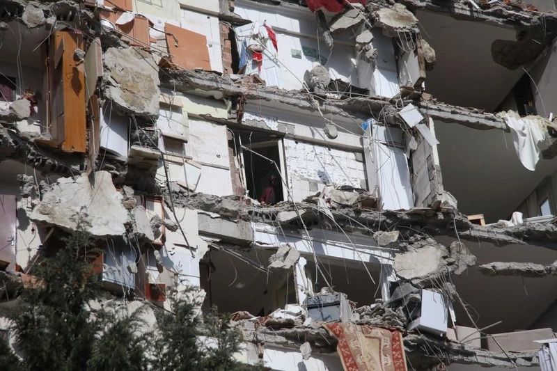 Göçük altında kalmışlardı! Saatler sonra gelen mucize kurtuluş... 15