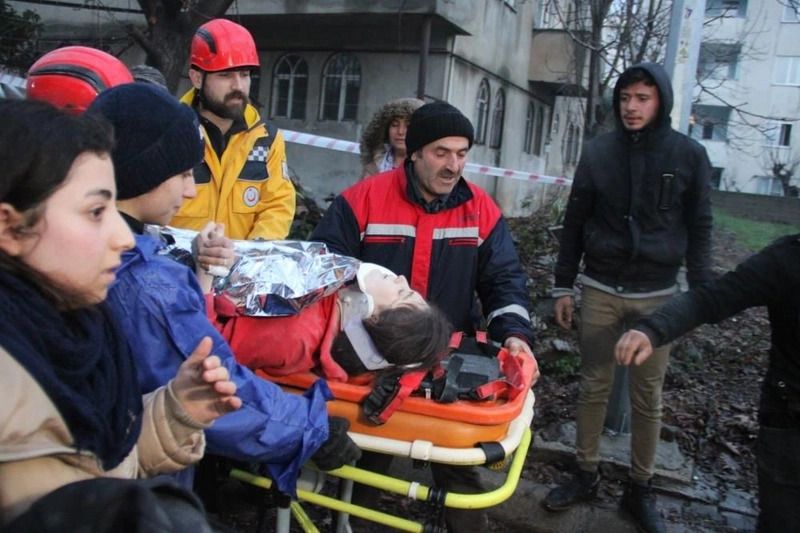 Göçük altında kalmışlardı! Saatler sonra gelen mucize kurtuluş... 6