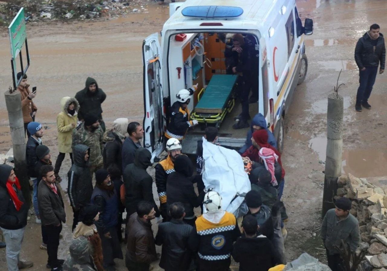 Türkiye'de ki deprem çevre ülkeleri de vurdu! Mısır'dan İran'a acının fotoğrafları 13