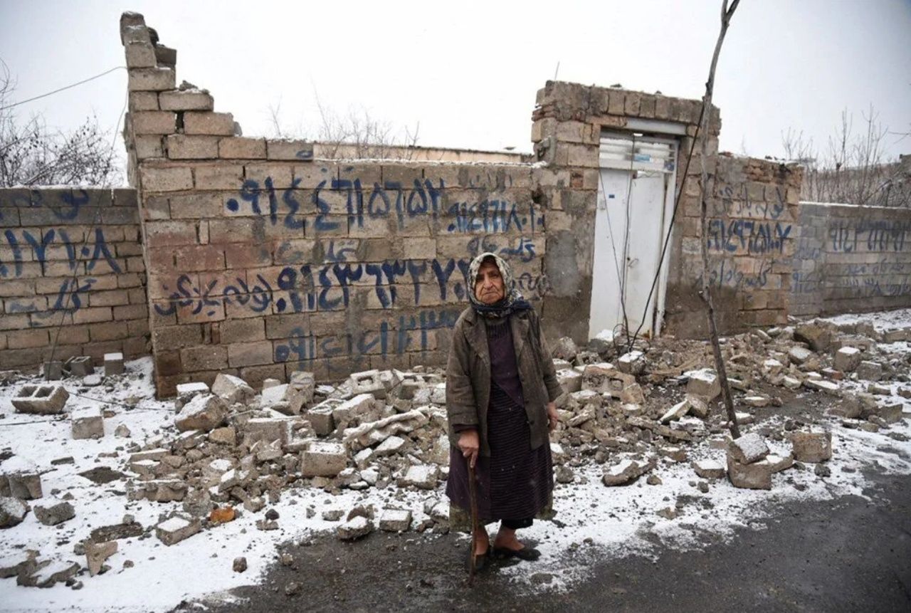 Türkiye'de ki deprem çevre ülkeleri de vurdu! Mısır'dan İran'a acının fotoğrafları 6
