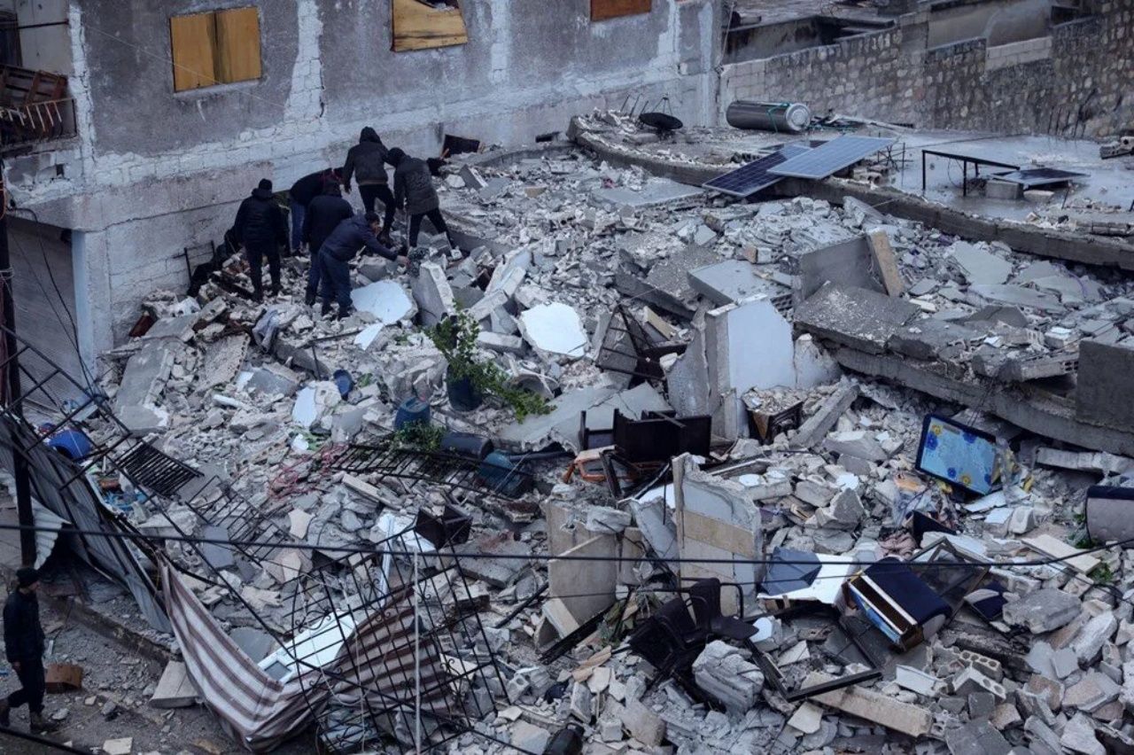 Türkiye'de ki deprem çevre ülkeleri de vurdu! Mısır'dan İran'a acının fotoğrafları 8