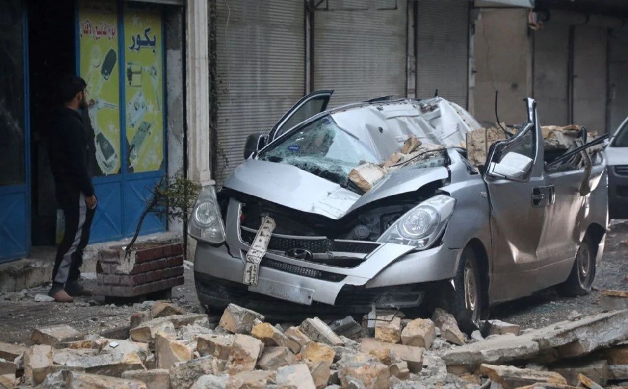 Türkiye'de ki deprem çevre ülkeleri de vurdu! Mısır'dan İran'a acının fotoğrafları 9