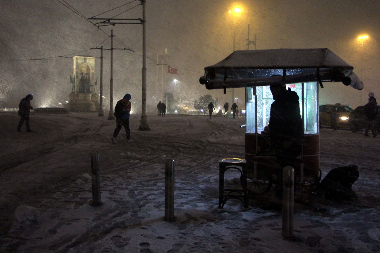 Meteorolojinin uyarılarının ardından İstanbul beyaza büründü 7