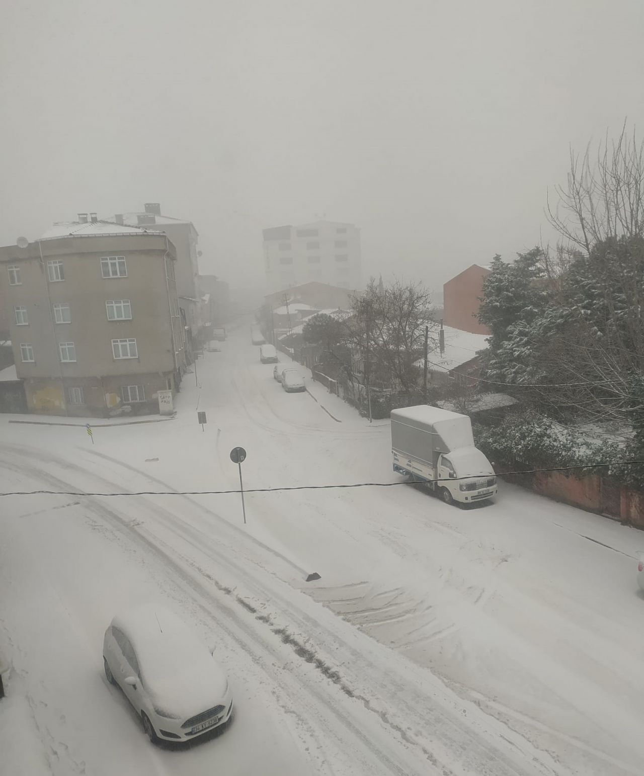 Meteorolojinin uyarılarının ardından İstanbul beyaza büründü 2