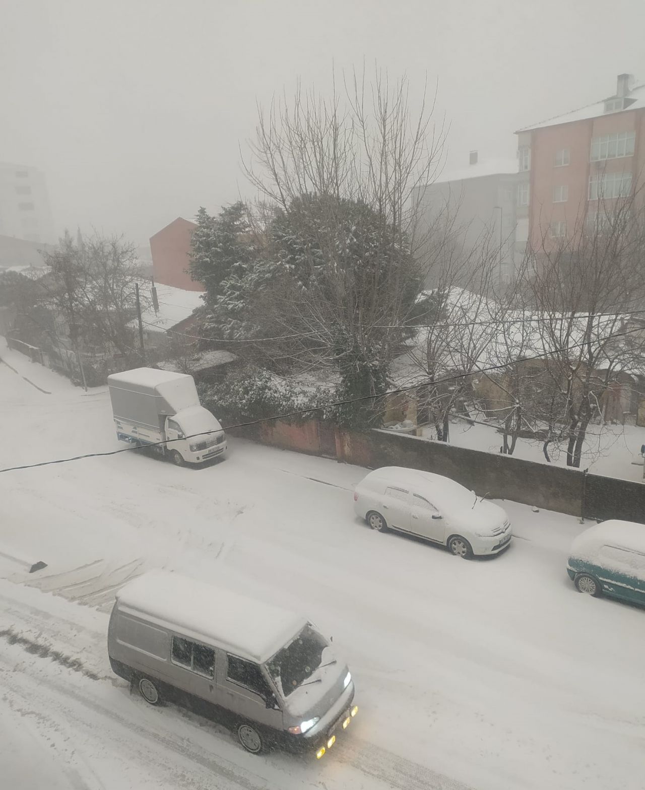 Meteorolojinin uyarılarının ardından İstanbul beyaza büründü 3