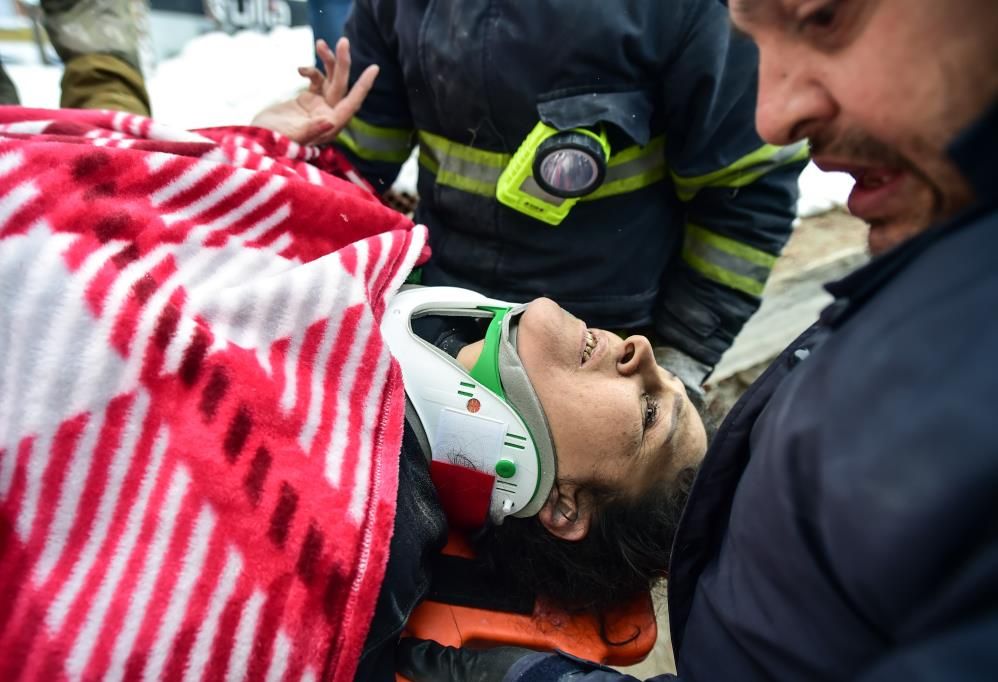 Kahramanmaraş’ta 21 saat sonra 2 kadın sağ çıkarıldı 2