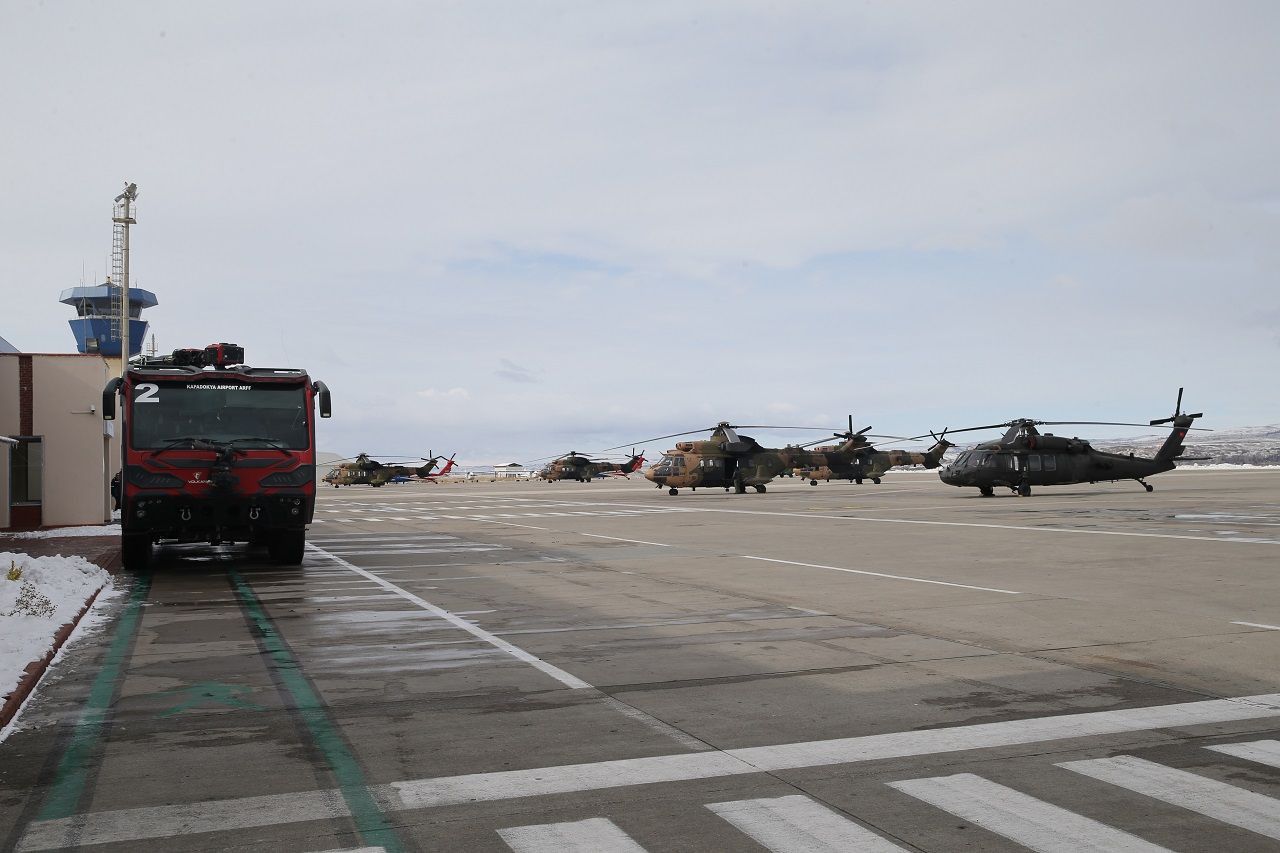 Mehmetçik afet bölgesinde! 17 askeri helikopter deprem bölgesine hareket etti 1