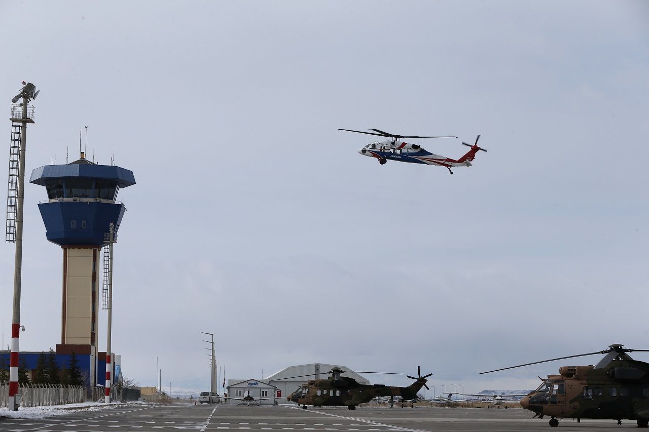 Mehmetçik afet bölgesinde! 17 askeri helikopter deprem bölgesine hareket etti 5