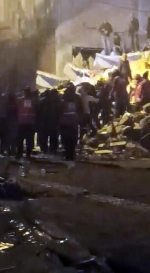 2 şehir 2 mucize! 40 saat sonra sağ olarak çıkarıldılar... 1