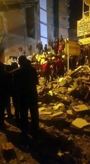 2 şehir 2 mucize! 40 saat sonra sağ olarak çıkarıldılar... 3