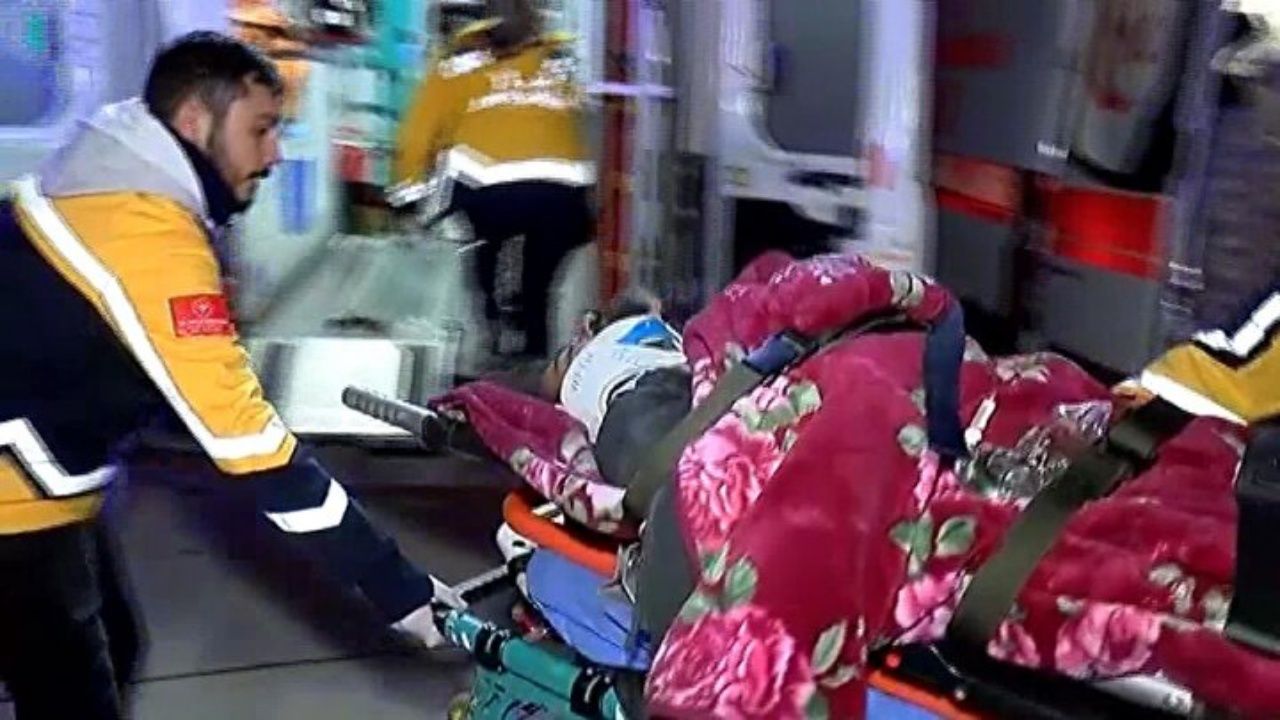 Depremde yaralanan 51 kişi askeri uçakla İstanbul'a getirildi 4
