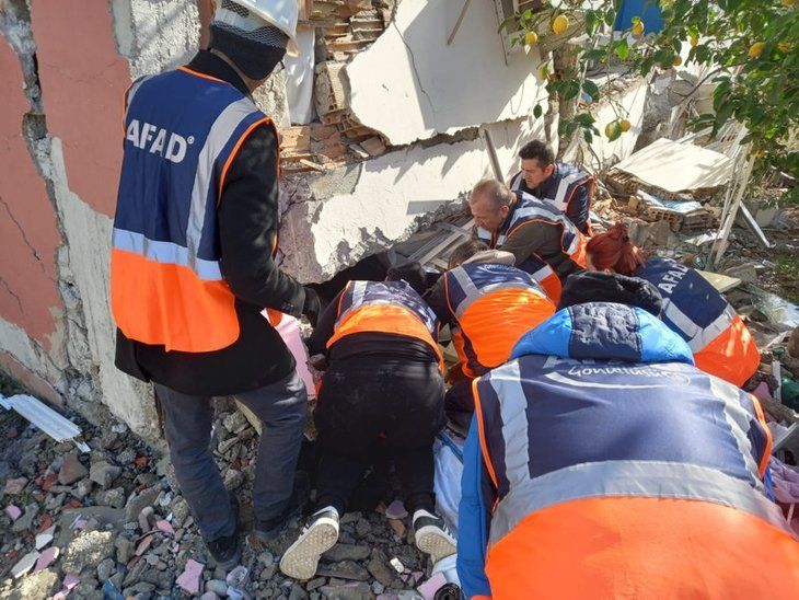 Acının tarifi yok... Deprem sonrası ülkeyi yasa boğan görüntüler... 15