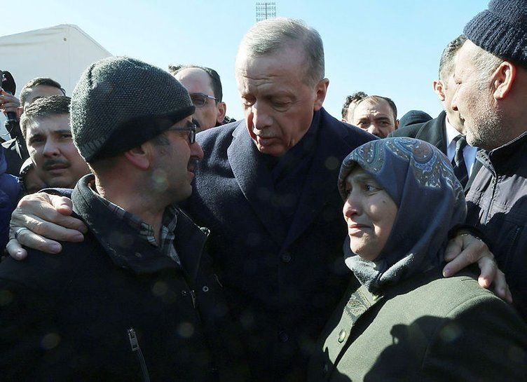 Cumhurbaşkanı Erdoğan Kahramanmaraş'ta depremzedelerle görüştü! Duygulandıran anlar... 14