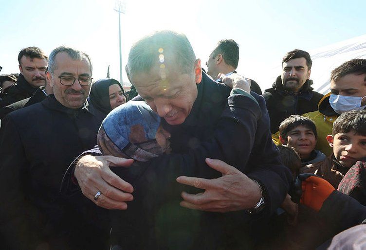Cumhurbaşkanı Erdoğan Kahramanmaraş'ta depremzedelerle görüştü! Duygulandıran anlar... 1