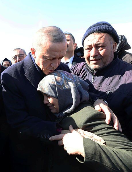 Cumhurbaşkanı Erdoğan Kahramanmaraş'ta depremzedelerle görüştü! Duygulandıran anlar... 11