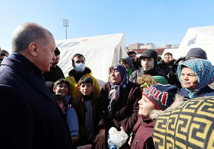 Cumhurbaşkanı Erdoğan Kahramanmaraş'ta depremzedelerle görüştü! Duygulandıran anlar... 13