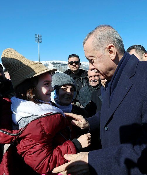 Cumhurbaşkanı Erdoğan Kahramanmaraş'ta depremzedelerle görüştü! Duygulandıran anlar... 8