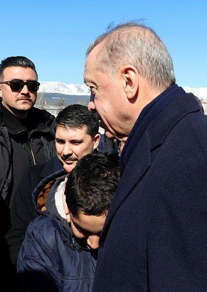 Cumhurbaşkanı Erdoğan Kahramanmaraş'ta depremzedelerle görüştü! Duygulandıran anlar... 3