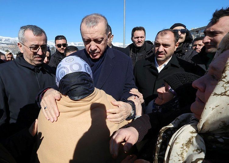 Cumhurbaşkanı Erdoğan Kahramanmaraş'ta depremzedelerle görüştü! Duygulandıran anlar... 18