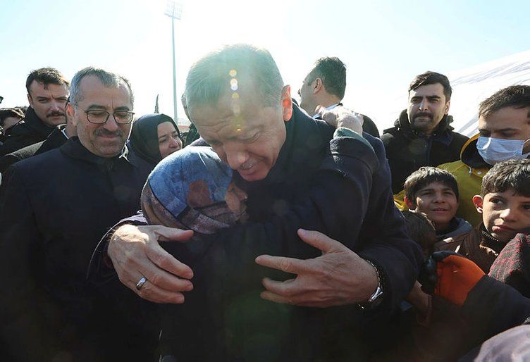 Cumhurbaşkanı Erdoğan Kahramanmaraş'ta depremzedelerle görüştü! Duygulandıran anlar... 12