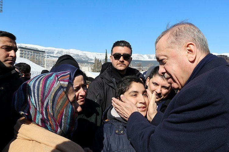 Cumhurbaşkanı Erdoğan Kahramanmaraş'ta depremzedelerle görüştü! Duygulandıran anlar... 6