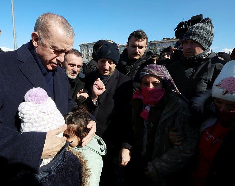 Cumhurbaşkanı Erdoğan Kahramanmaraş'ta depremzedelerle görüştü! Duygulandıran anlar... 5
