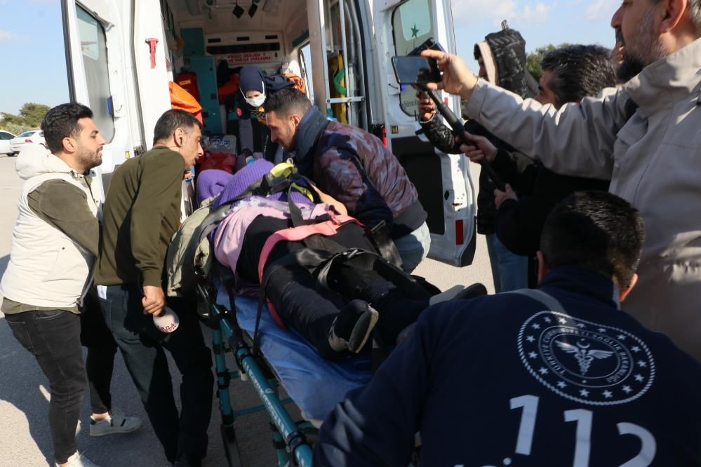 Enkazdan çıkarılan hamile kadın helikopterle Mersin’e getirildi 7