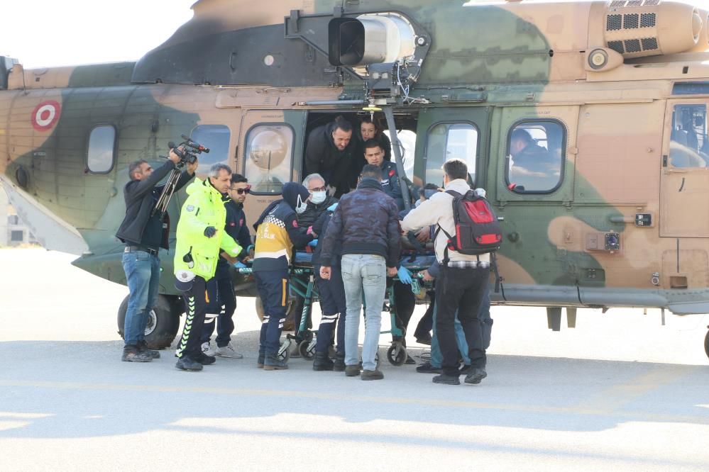 Enkazdan çıkarılan hamile kadın helikopterle Mersin’e getirildi 9