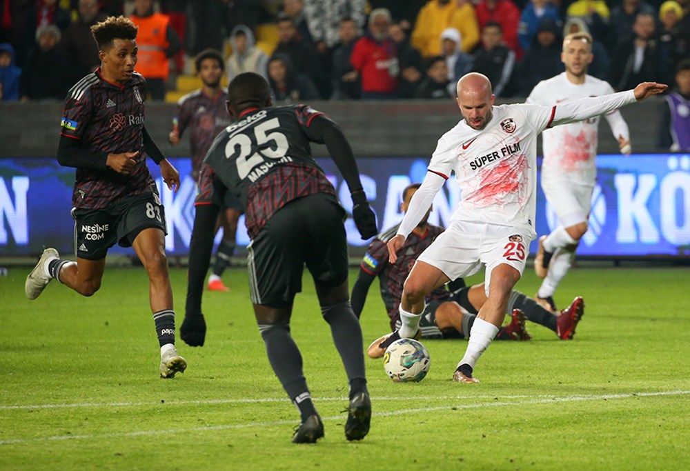 Depremi yaşayan futbolcular o anları anlattı: Kıyamet kopmuş gibiydi... 1
