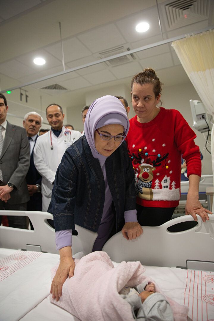 Emine Erdoğan'dan Ankara'ya getirilen depremzede bebeklere ziyaret 7