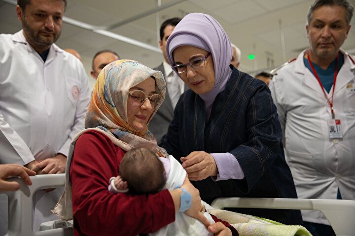 Emine Erdoğan'dan Ankara'ya getirilen depremzede bebeklere ziyaret 6