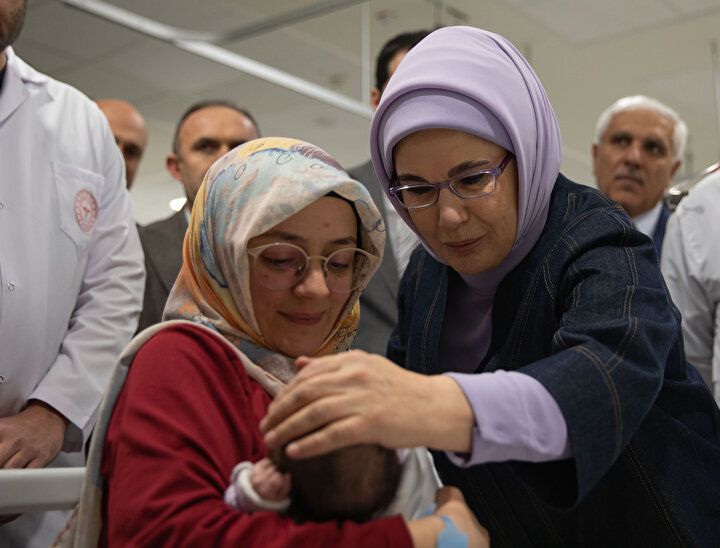 Emine Erdoğan'dan Ankara'ya getirilen depremzede bebeklere ziyaret 5