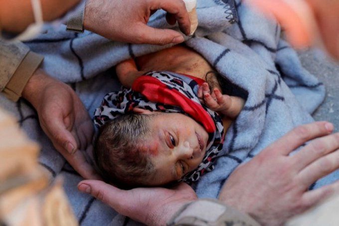 20 günlük Kerem bebek enkazdan 60 saat sonra kurtarıldı! Sağlık durumu iyi... 4