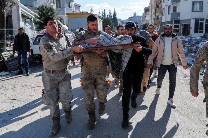 20 günlük Kerem bebek enkazdan 60 saat sonra kurtarıldı! Sağlık durumu iyi... 6
