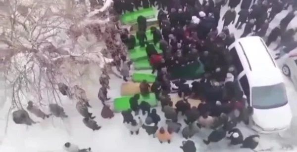 Depremin 4. gününden en acı kareler... Enkazda hayatını kaybedenler son yolculuğuna uğurlandı! 1